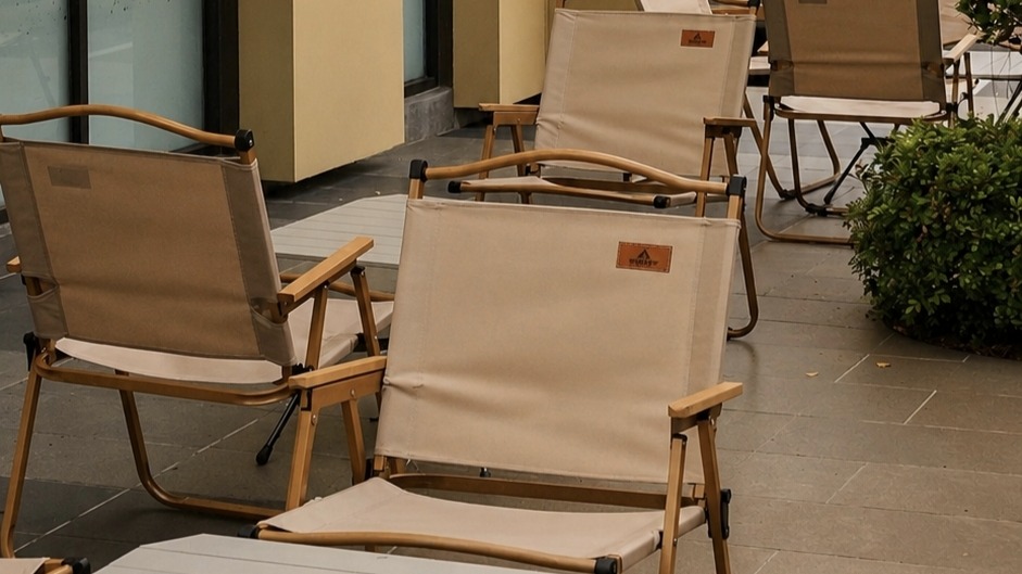 Outdoor AreaTake your café moment outside, enjoy the fresh air, and chill under the evening sky.